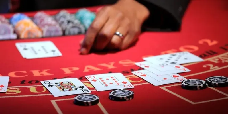 Quy tắc Blackjack: Hướng dẫn đầy đủ dành cho người mới chơi